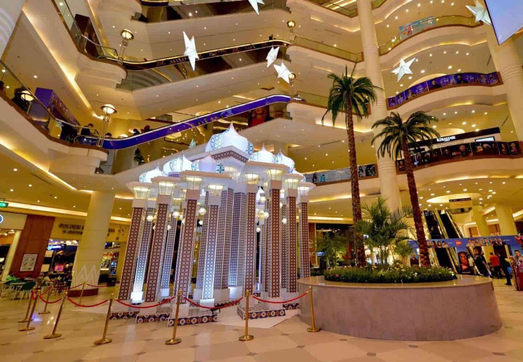 عاجل .. الإمارات تعلن منع الموظفين الأجانب من العمل في مركز دبي مول ابتدءاً من اليوم